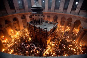 02h-easter-holy-week-holy-fire-in-the-church-of-the-holy-sepulchre-in-jerusalem1